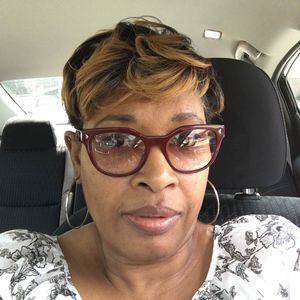 Meet your Posher, Lorraine